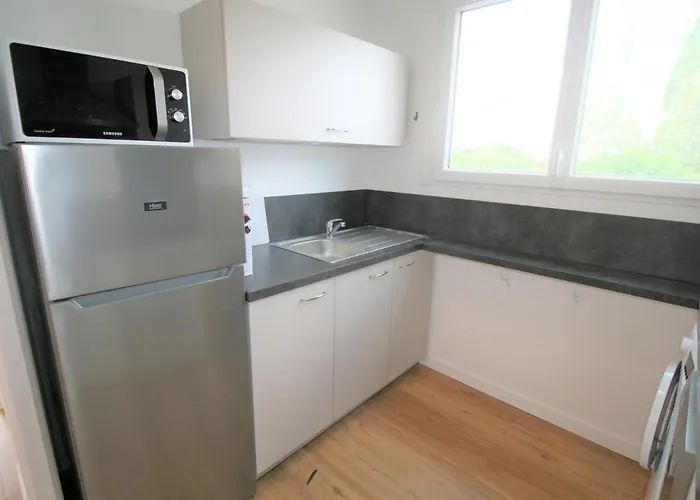 Maison Renovee 200m Du Centre Et 350m - Cour Fermee, 2 Chambres, Equipe - Fr-1-22-322 *