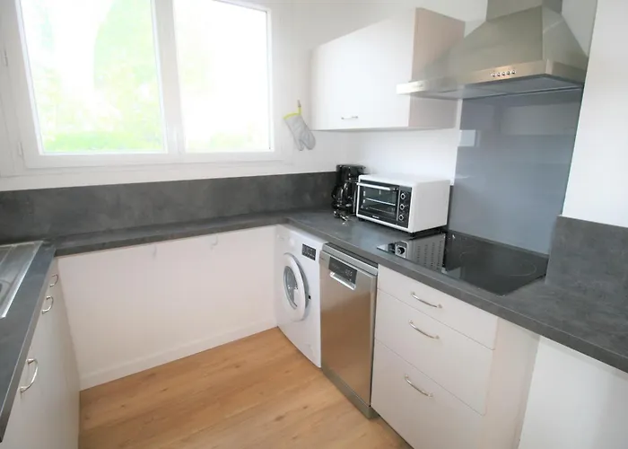 Maison Renovee 200m Du Centre Et 350m - Cour Fermee, 2 Chambres, Equipe - Fr-1-22-322 *