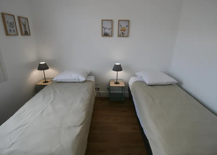 Maison Renovee 200m Du Centre Et 350m - Cour Fermee, 2 Chambres, Equipe - Fr-1-22-322